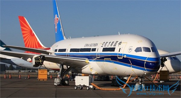 ѹ£ 11  31 ֣@йϷ ٷ΢ǸʽǸϺʾѾȡϵָй쵼Ͳר̵ſÿͲǸ  Ϻͬʱ“Ϊηɻ 50 ӲŴ򿪻“ΪɻɲϵͳֹϲܼУȴϳͣźſšԴˣԱʾ“ǲ̫ɺ?”  Ϻ׶ҽԺý·ɻܾ㻤ָϺʾܽᾭѵǿصλĹͨЭƹ̡