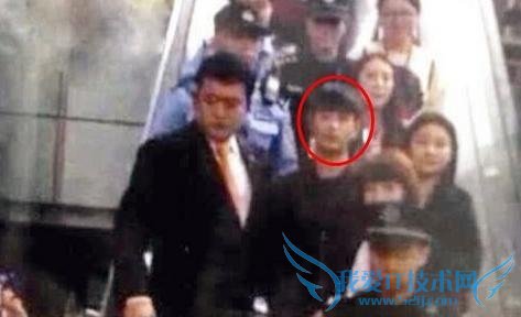 쵽 “潱ץ”  һ޵ĵӾ硶ǵ㡷ʹ˽ʹ÷ϡ˺ŷͳֱӴԽӵͨ浽ٶȷǳҲһٳŷ䡣  Ȼ“쵽”ȦħǺ˽ͳ¼ڼ̽𡢵ͺǷǡ²۳ˣơݵһϵи汨ڻƺȫһڴ½Ȧʿ潱ץ󣬽潱ƬǰҲϷ贫  ƬеĽڵϱ˴ӵҲоͱΪƬıԵ÷ǳΣ˿ֻŷ׷“İ?”º˷ƬʵǾƴݣҽ 4 ջɽδμ˱  ʵϣƬǽ 4 ·ݾٰ˿ᣬҪӻʱµƬڵֳ˿̫࣬ӵֻңͣڻȺ򣬲ŻᱻĵƲֵģⳡ“”¼Ҳ󣬾ʹ˸һ䡣  ȻȦеҪܹͨعȺܹעȣû޵سҥǶǱһ˸˺ҥߣǼڹ˾ȫȨֶͨεԽȰЩǡϲҥѣܺǵֺ죬ǲ“ƽ”!