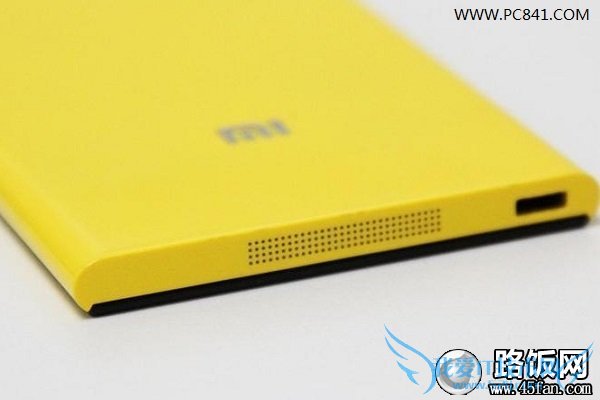 小米3扬声器(位于机身底部右侧)