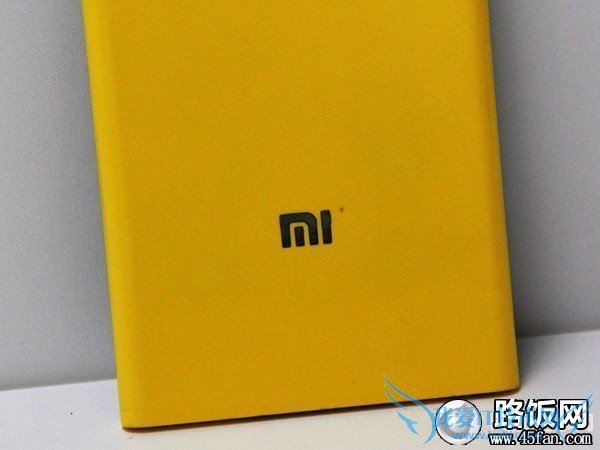 小米3背面底部外观