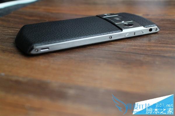 钛金手机8848真机到底什么样呢?