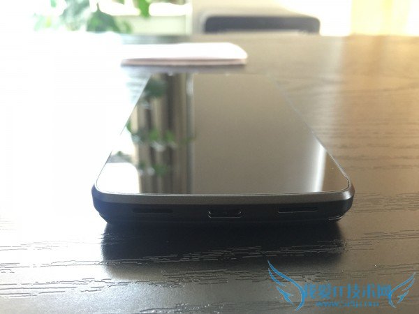 非常独特的门派“innos”奕骆D6000手机到底如何?