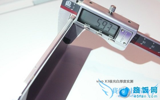 步步高Vivo x3极光白版机身厚度实测