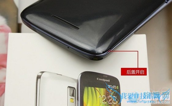 酷派7295采用可更换电池设计
