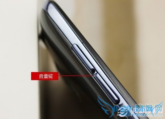 酷派7295机身侧面按键设计