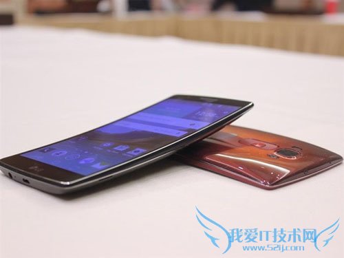 手机直屏和曲面屏都有啥不同?