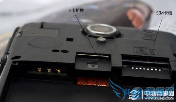 飞利浦W6500支持双卡双待