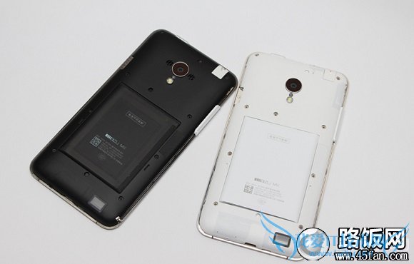 魅族MX3白色与黑色开盖内部对比