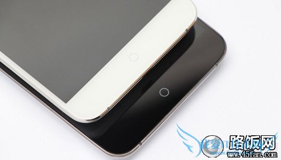 魅族MX3白色与黑色正面底部对比