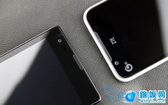 中兴U985与红米手机正面顶部外观对比