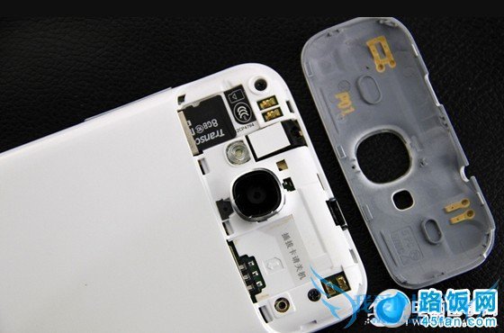 中兴U985与红米手机内部设计对比