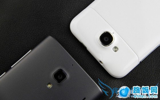 中兴U985与红米手机均后置800万像素摄像头