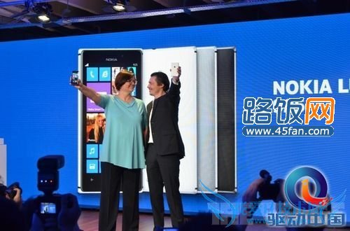 换壳完毕 诺基亚新旗舰Lumia 925正式发布