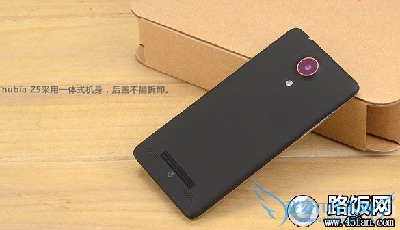 努比亚Nubia Z5采用一体设计,不可拆卸背壳