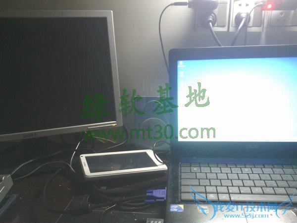 如何设置一台主机两台显示器分屏?