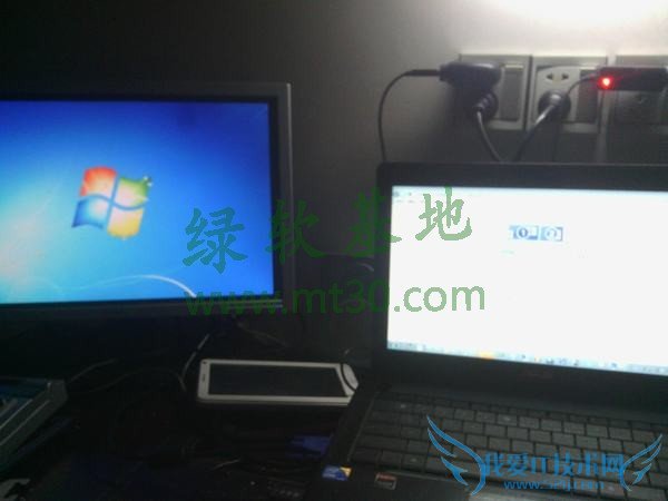 如何设置一台主机两台显示器分屏?