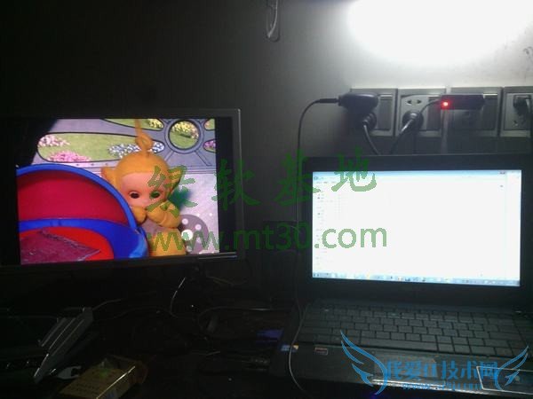 如何设置一台主机两台显示器分屏?