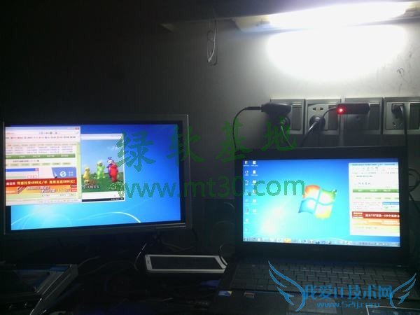 如何设置一台主机两台显示器分屏?