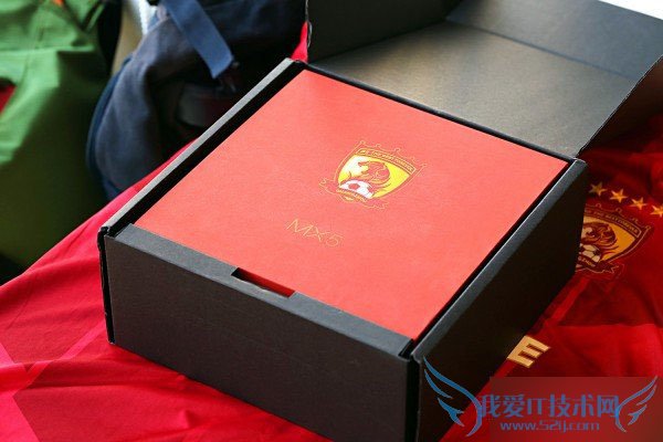 一起来欣赏下魅族MX5恒大纪念版