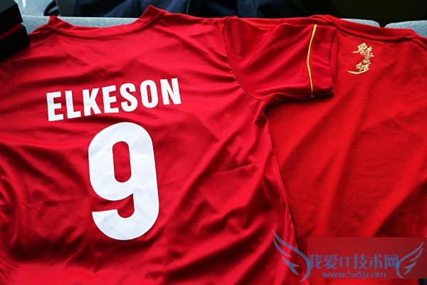 一起来欣赏下魅族MX5恒大纪念版