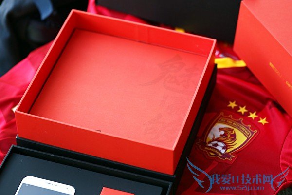 一起来欣赏下魅族MX5恒大纪念版