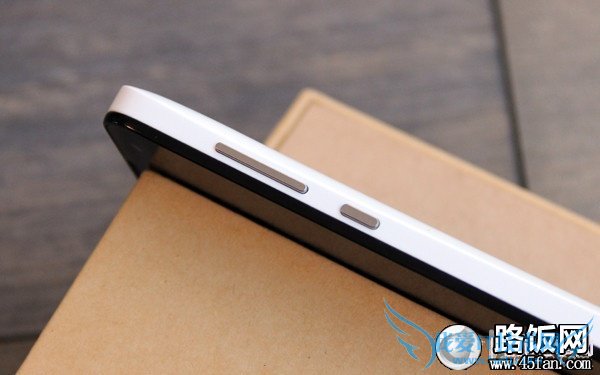 1300万像素F2.2光圈 32GB版小米2S评测