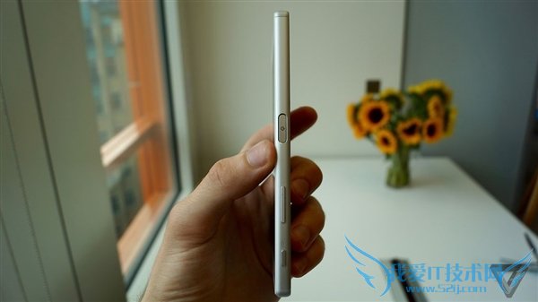 全球首款4K屏幕智能手机Xperia Z5尊享版是什么配置?
