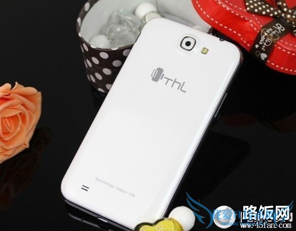 Thl W7四核版背面外观