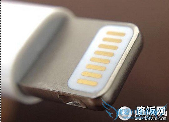 新iPhone数据线接口