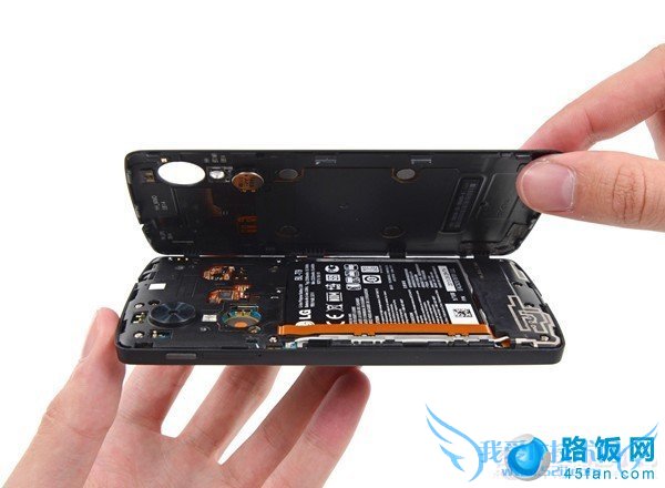 成功打开Nexus 5后壳