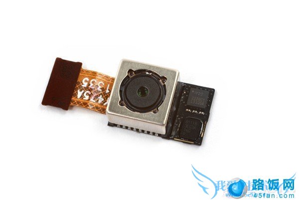 拆解下来的Nexus 5后置摄像头特写