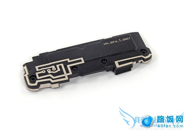 拆解下来的Nexus 5顶部小模块特写