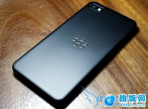 黑莓手机Z10怎么样 背面外观欣赏