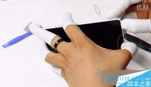 打开小米4c后盖的办法