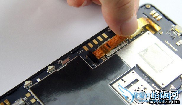 拆解努比亚Z5 mini内部排线1