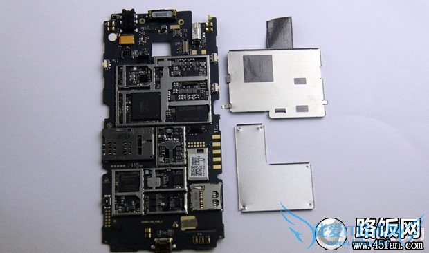 努比亚Z5 mini主板用料很足