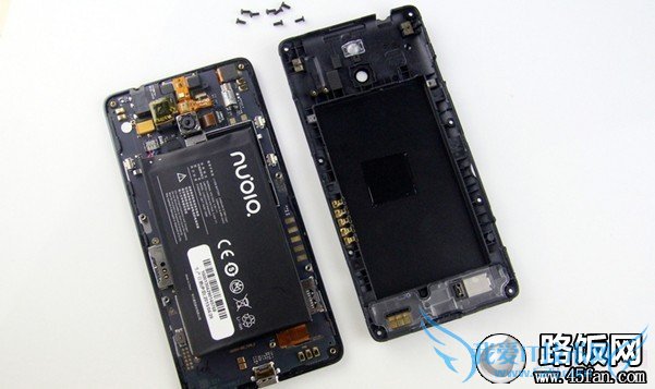 拆开Nubia Z5 Mini后壳