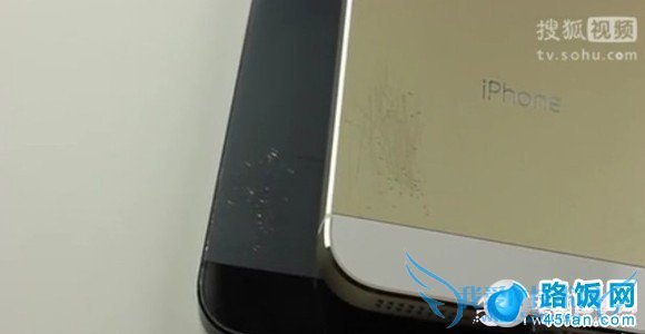 ½ðÉ«iPhone5Sºó¿ÇºÜÄÍÄ¥ ²»Óõ£ÐĵôÆáÁË£¡