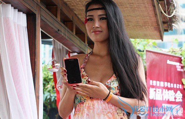 联想S820新品发布会美女展