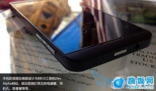 黑莓Z10手机顶部