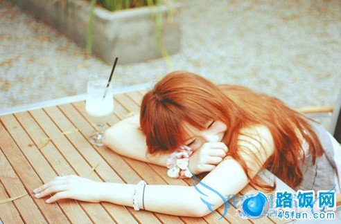 唯美趴着拍照姿势大全