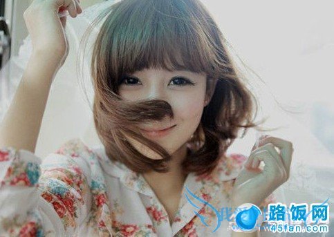 甩头发姿势大全