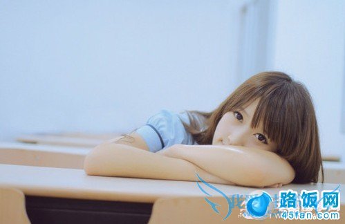 唯美趴着拍照姿势大全