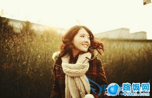 站在空阔的地方掐腰、叉腿、转身...拍照姿势大全