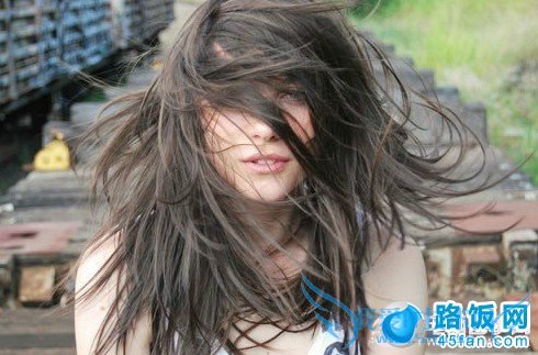 甩头发姿势大全