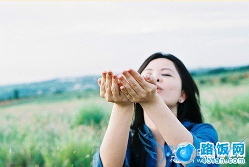 吹蒲公英拍照姿势