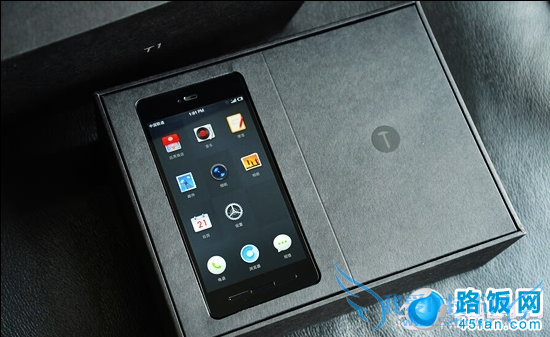 打开包装盒看到的是真机