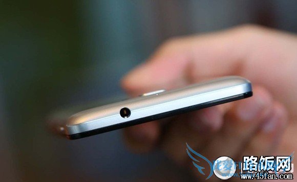 图为酷派大神机身顶部细节图片