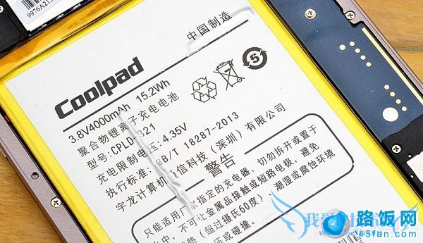 酷派大神拆机电池特写