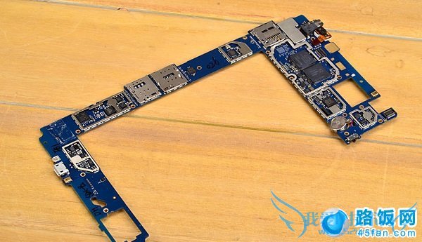 图为酷派大神PCB主板背面